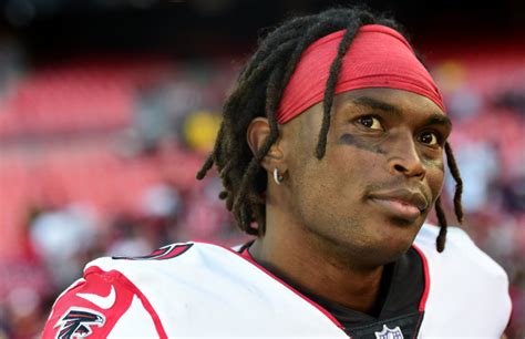 Born february 8, 1989) is an american football wide receiver for the atlanta falcons of the national football league (nfl). Julio Jones Has Reported to Camp Because Falcons Promised ...