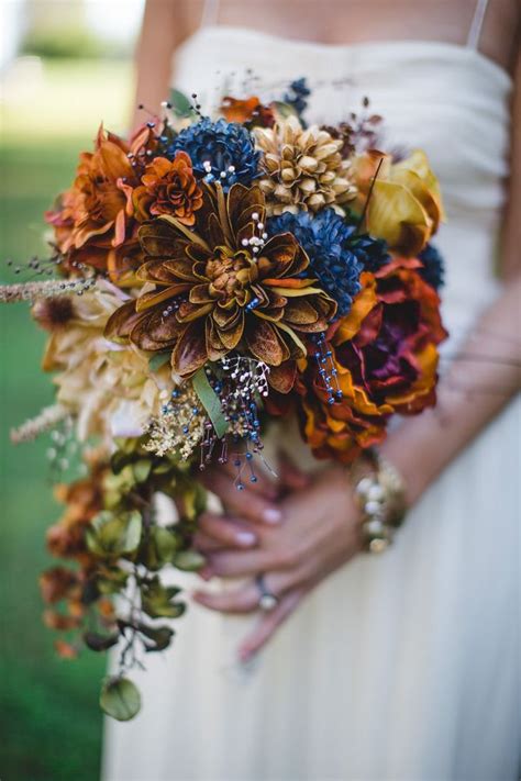 If so, you'll love these stylish fall wedding bouquets full of but your options for fall wedding flowers don't stop there, which is why we've created this guide to our favorite seasonal blooms, color schemes, and. 16 Fresh Wedding Bouquet Ideas | WeddingMix