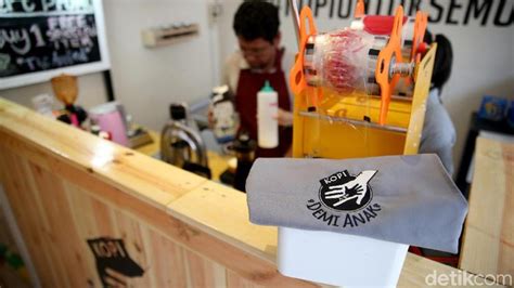 Mencari referensi tentang produk kopi terkini. Dicibir Cari Sensasi, Ini Alasan Kedai Kopi di Bekasi ...