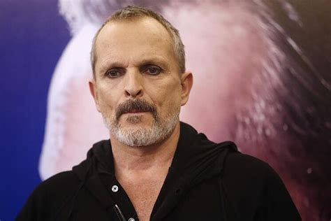 For the past 30 years miguel bose has been a major force in latin music, crossing all genres but always maintaining an electronic beat. Reaparece con 20 kg mas. La foto de Miguel Bose mas viral