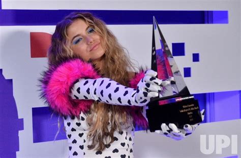 Photo Sofia Reyes Wins Award At Latin American Music Awards In Los