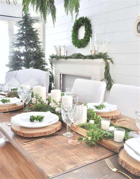 40 Beautiful Rustic Christmas Table Settings To Bring More Warmth To