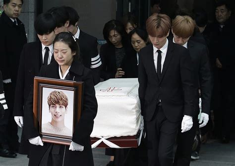 K Pop Stars Carry Jonghyuns Coffin After Suicide National