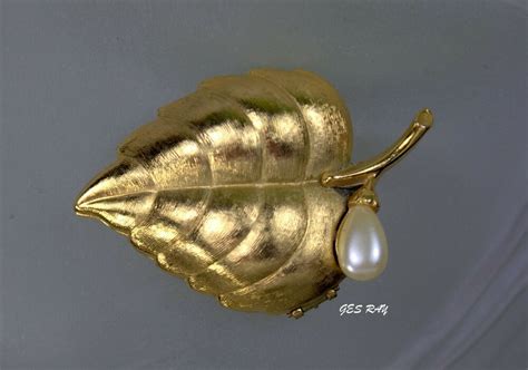Avon Gold Tone Leaf With Faux White Pearl Brooch Pin Perfume Brocade