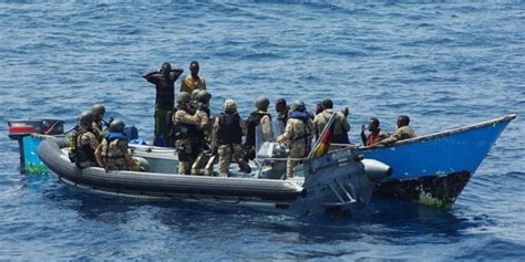 Auch in somalia im äußersten osten afrikas gibt es häufig piratenüberfälle. Anti-Piraterie-Einsatz der Bundeswehr in Somalia soll ...