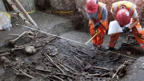 Possible London Plague Pit Found By Crossrail Bbc News