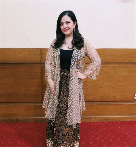 Tasya Kamila Di Instagram Selamat Hari Batik Nasional Hari Ini Pake