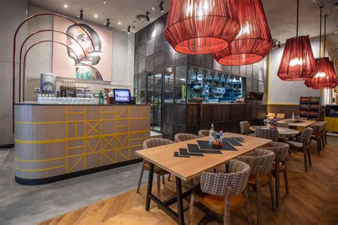 First Look Nandos Opens New Flagship Store At The Dubai Mall Time