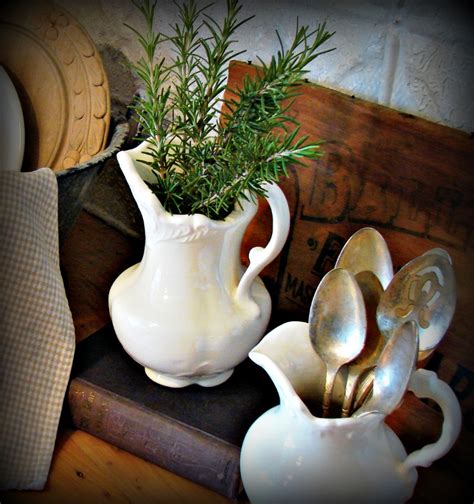 The simplest way to create this effect is to use the vignette feature in the lumetri color panel. THE COUNTRY FARM HOME: Plain & Simple Farmhouse Vignettes