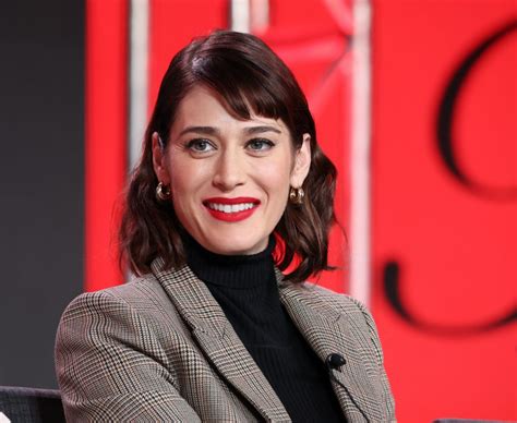 Lizzy Caplan Net Worth In Wiki Age Weight And Height