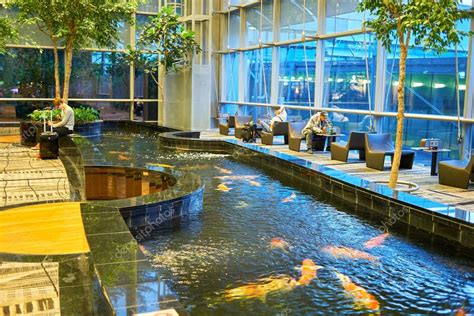 Singapore changi airport, changi or just the airport to locals, is the main commercial airport of singapore. Singapur Changi Flughafen — Redaktionelles Stockfoto ...