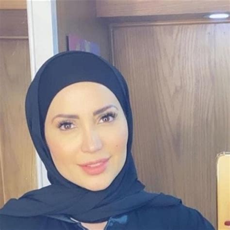 ظهرت الفنانة السورية نسرين طافش في مقام المتصوف الأكبر محيي الدين بن عربي وهي مرتدية الحجاب وذلك عبر مقطع فيديو قامت بتصويره بنفسها. «نسرين طافش» ليست الأولى.. فنانات تألقن بالحجاب في الدراما