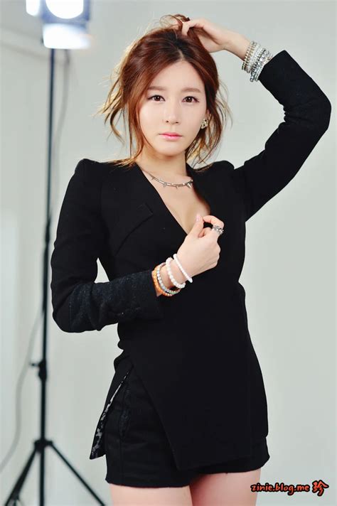 Han Ji Eun In Black Cute Asian Girls