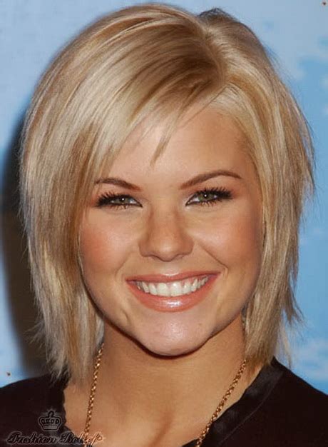 Mid hairstyles are the most charming and practical as you can create various looks without spending too much on it. Short hairstyles for women in their 30s