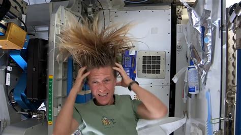 Karen Nyberg Shows How You Wash Hair In Space Youtube