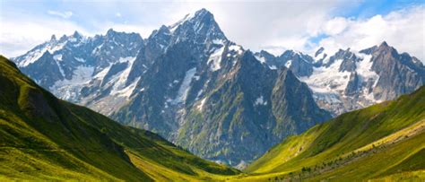 Italian Alps A Magnificent Mountain Backdrop