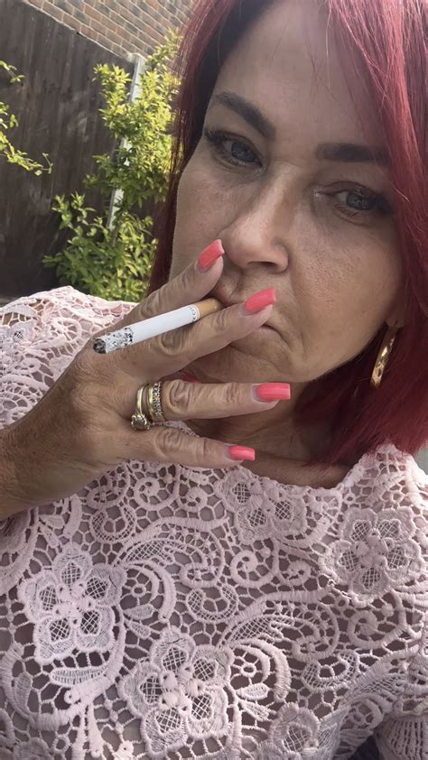 Crystal Tippies 👣👄 On Twitter Smoking Redhead Milf Join Me For A Smoke Or A Vape On
