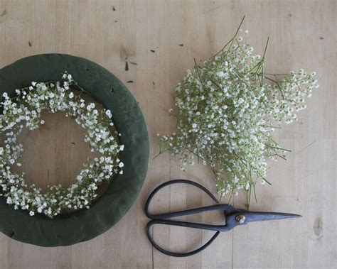 How to Make A Baby's Breath Wreath - Rustic Wedding Chic | Babys breath wreath, Wreaths, Babys 