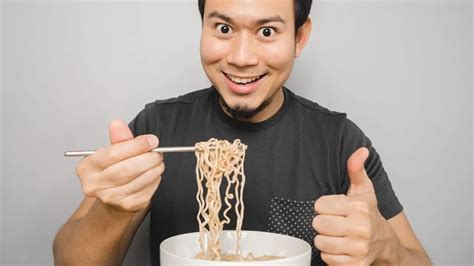 5 Ways To Cook Instant Noodles Without A Stove Or Microwave