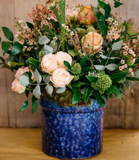 Maybe you would like to learn more about one of these? Composizione floreale in vaso di ceramica - Ordina online ...