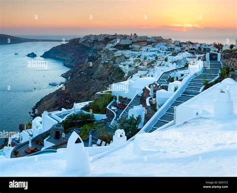 Sonnenuntergang über Dem Dorf Oia Auf Der Insel Santorini Griechenland