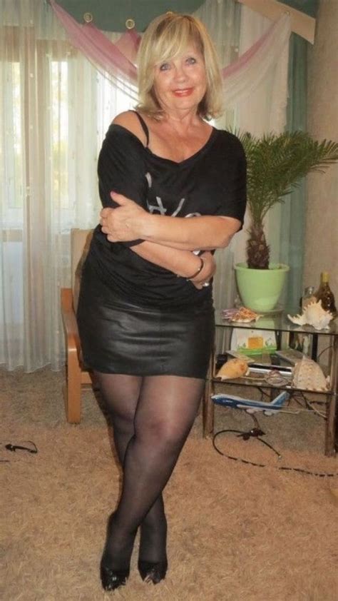 beautiful old woman women with beautiful legs mature sexy curvy sexy hot body women sexy