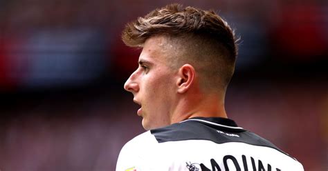 Midfielder loaned out from premier league club chelsea fc to vitesse and derby county between 2017 and 2018. 'Phenomenal' - Mason Mount backs the campaign for Derby County FA Cup hero - Derbyshire Live