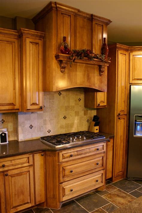 These ideas will help you do it the so you have the maple cabinets in your kitchen (let's hope they're not from the 90s) and you want to find the right combination for the backsplash to. Handmade Glazed Maple Kitchen by Bergstrom Cabinets Inc ...