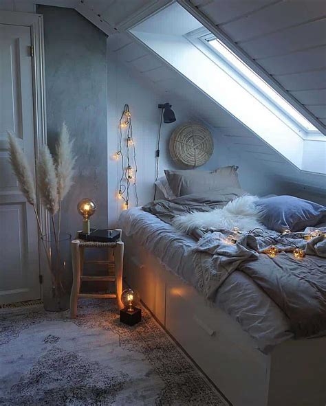Cozy and chic bedroom with two beds. 33 Ultra-cozy bedroom decorating ideas for winter warmth