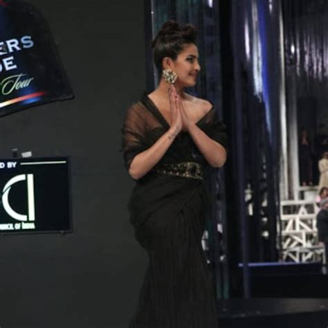 priyanka chopra jonas stuns as a woman in black at the pride of india show