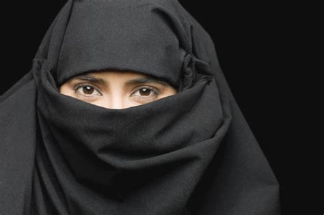 Islamic State Are Forcing Women With Attractive Eyes To Cover Them Up With Veils Daily Star