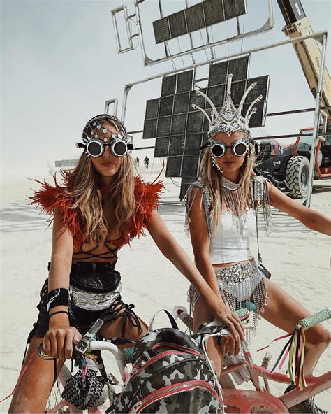 Burning Man 2018 Les Looks Les Plus Fous Et Sexy Du Désert [50 Photos] Ton Barbier