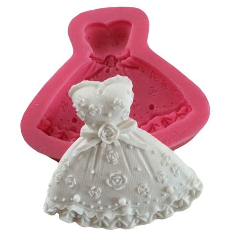I have no idea whether they insulate better than the old cloth ones, but if boiling whatever splashes on my hand, it won't soak through, and that's a plus. Wedding Dress - Silicone Mold | Itacakes - Part 1