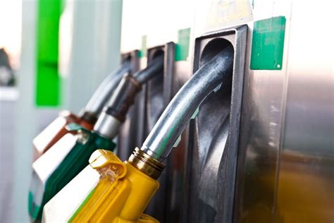 official semak harga minyak terkini 2020 bagi minyak petrol ron95, ron97 dan. Kenapa Harga Minyak Makin Naik? Ini Penjelasan Sebenar ...