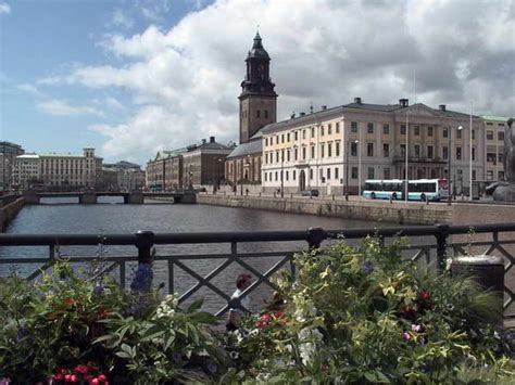 Göteborg ist die zweitgrößte stadt schwedens, hat jedoch dank gepflasterten straßen, verschlungenen kanälen und gemütlichen cafés ein entspanntes flair. Schiffsreise auf dem Götakanal 2007 -- Ankunft in Göteborg ...