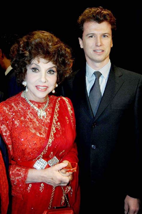 The photojournalist, who was 79 years old then, made this known to a spanish media outlet. Gina Lollobrigida con Javier Rigau, suo compagno per molti ...