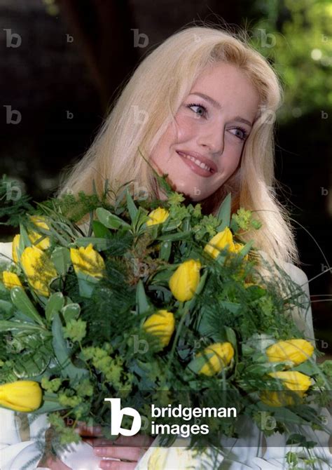Image Of Dutch Top Model Karen Mulder Poses With A Bouquet Of