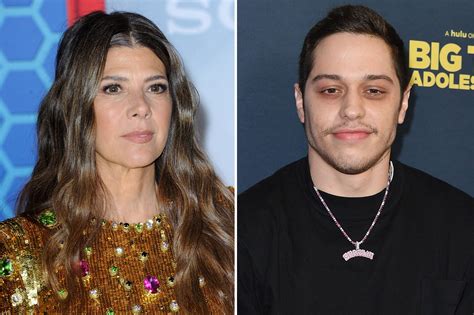 Discovernet Marisa Tomei Asked Pete Davidson Why She Wasnt Paid For