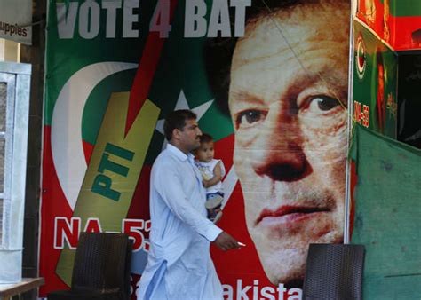 Will Take Oath As Pak Pm On Aug 11 Imran Khan
