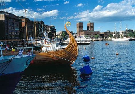 Libraries are special places where kids can read, learn, and create. Oslo, guía de turismo
