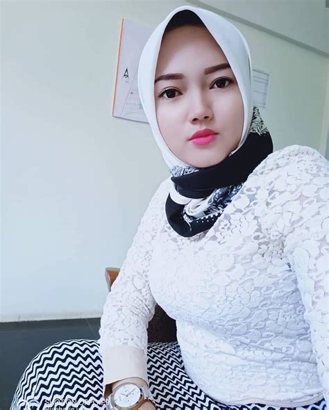 Gambar Mungkin Berisi Satu Orang Atau Lebih Dan Dekat Beautiful Hijab Girl Hijabi Girl