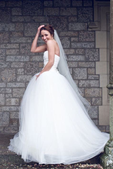 The bride wars dress has a very sculpted bodice, sophisticated and a timeless, flattering gown. Vera Wang Bride Wars Used Wedding Dress Save 45% - Stillwhite
