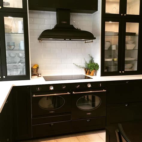 El diseño de cocinas 3d es una necesidad cada vez más popular y más demandada por usuarios de todo el mundo. SMEG range hood and IKEA LAXARBY cabinets | Campanas ...