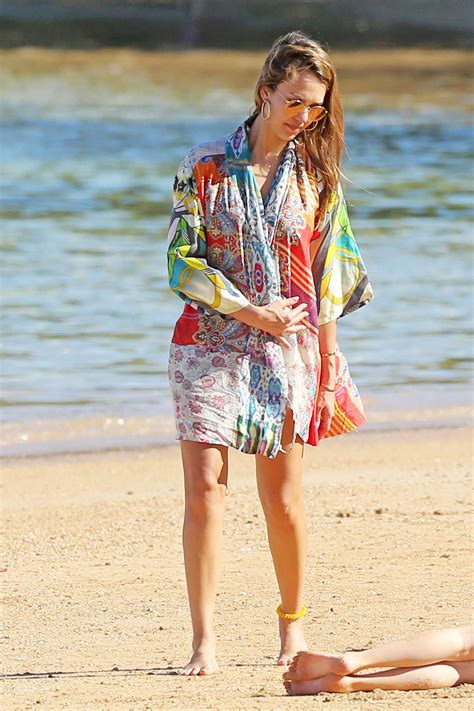 Jessica Alba Was Seen At The Beach In Hawaii Lacelebs Co