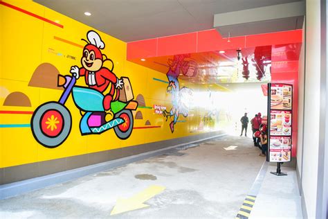 In Photos Inside Jollibees 1000th Store