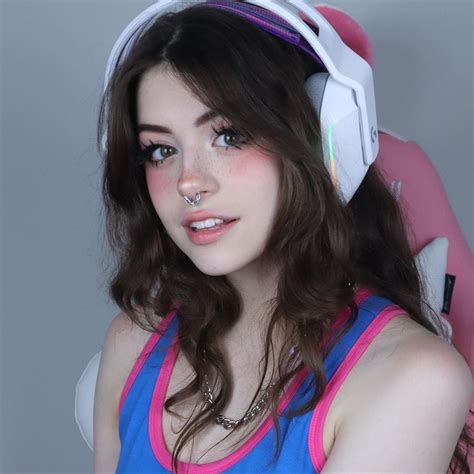 Not Only Photos But Also A Beautiful Female Streamer Wi Daftsex Hd