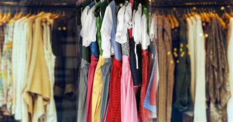 Rüyada Elbise Görmek Ne Anlama Gelir? - Diyadinnet Rüya Tabirleri