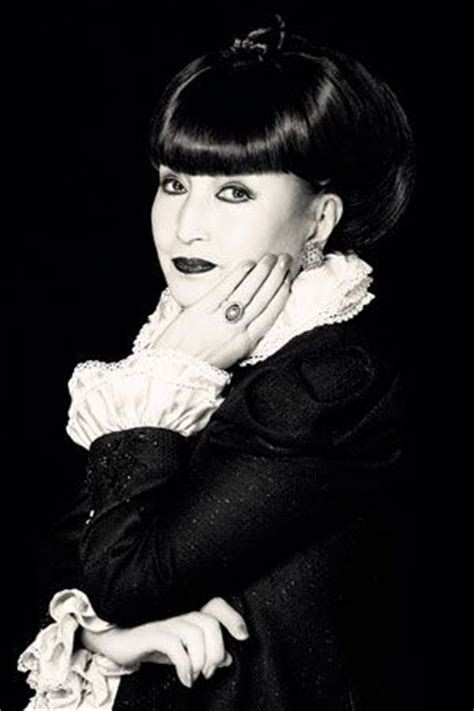 See if your friends have read any of 黒柳 徹子's books. 黒柳徹子という、素直に、飽きずに、子どもの目で世界を見る ...