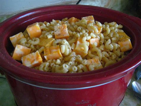 Lovely Fluffy Mama: Crock Pot Mac and Cheese