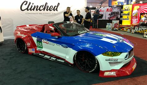Une Ford Mustang Convertible ‘le Mans Exposée Au Sema Show Endurance
